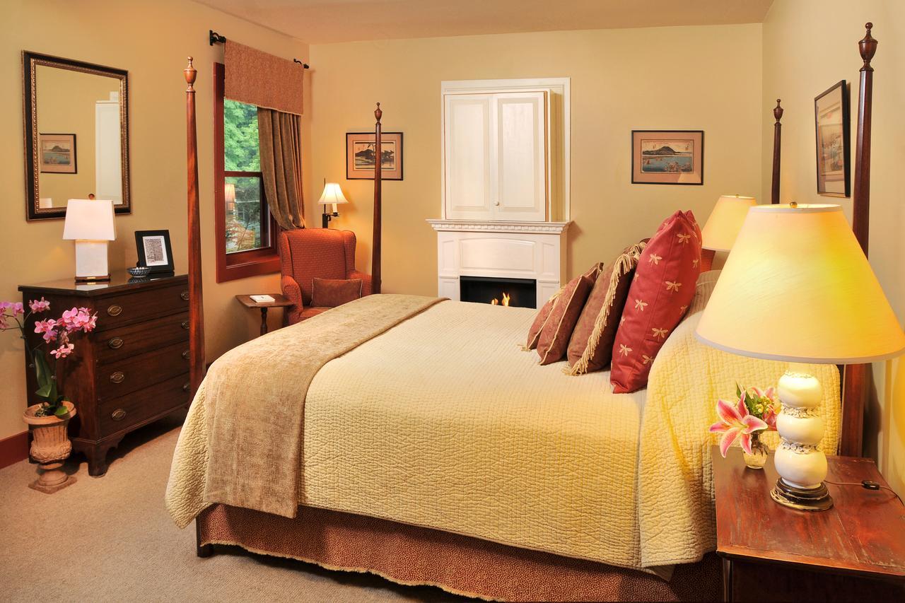 1795 Acorn Inn Bed And Breakfast Canandaigua Exterior photo