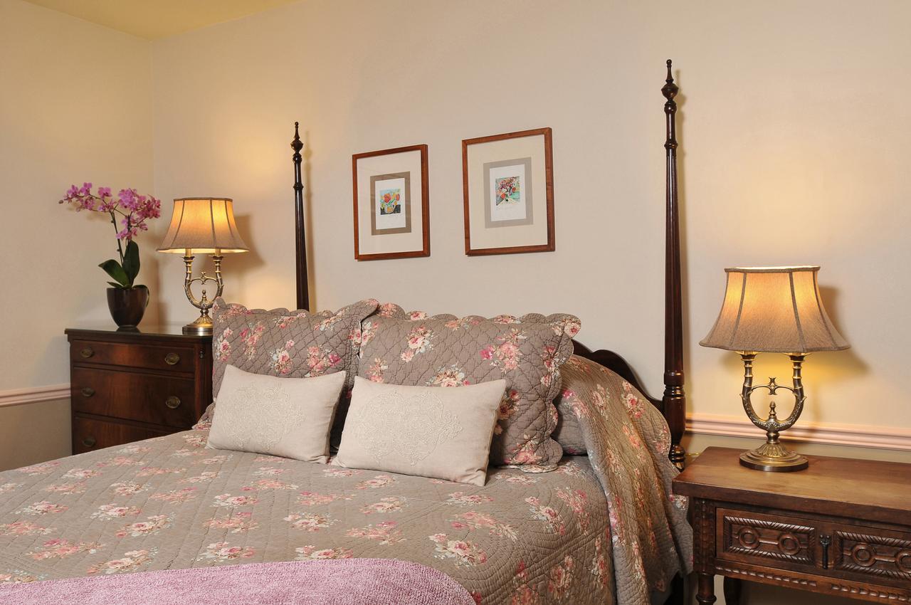 1795 Acorn Inn Bed And Breakfast Canandaigua Exterior photo